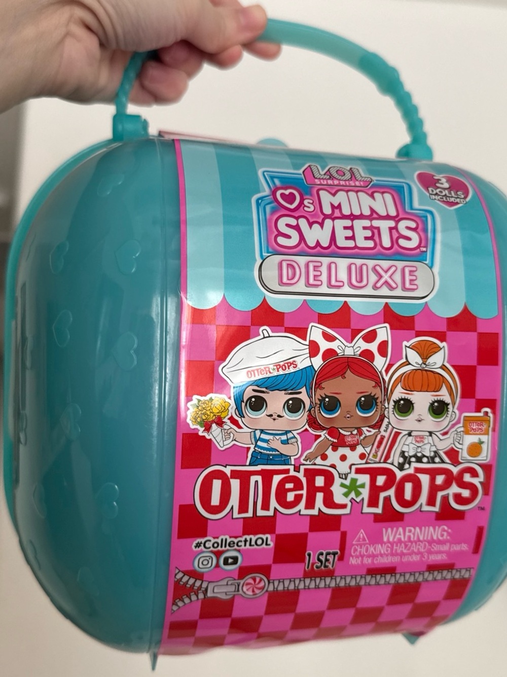 L.O.L. Surprise! Mini Sweets Deluxe Otter Pops Carry Case - Teal Pink